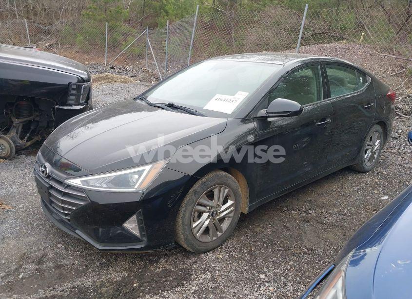 Photo 2 of 2019 Hyundai Elantra SEL (VIN 5NPD84LFXKH467868)