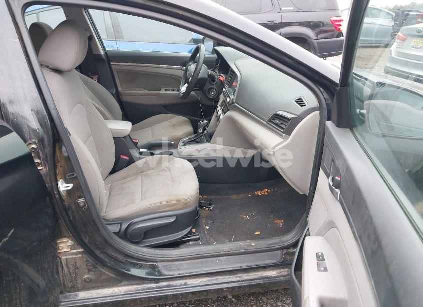 Photo 5 of 2019 Hyundai Elantra SEL (VIN 5NPD84LFXKH467868)