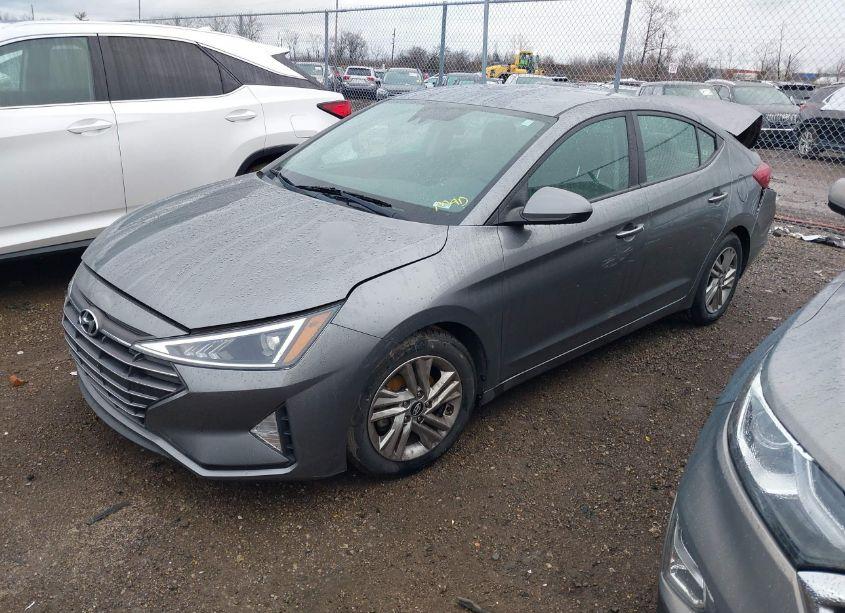 Photo 2 of 2019 Hyundai Elantra SEL (VIN 5NPD84LFXKH479471)