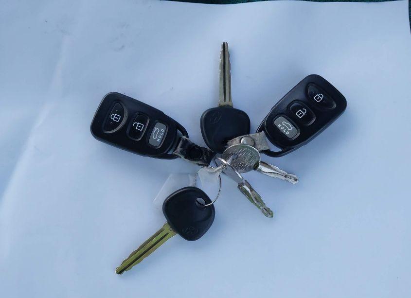 Photo 11 of 2012 Hyundai Elantra GLS (VIN 5NPDH4AE0CH111697)