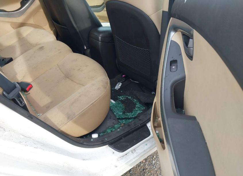 Photo 8 of 2012 Hyundai Elantra GLS (VIN 5NPDH4AE0CH111697)