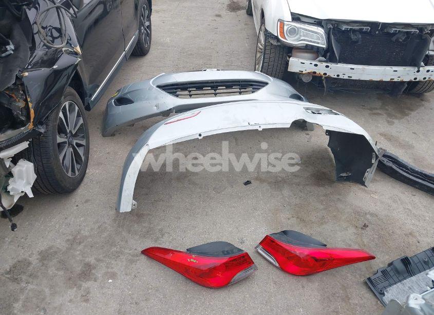 Photo 12 of 2013 Hyundai Elantra GLS (VIN 5NPDH4AE0DH154969)