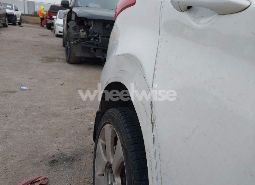 Photo 13 of 2013 Hyundai Elantra LIMITED (VIN 5NPDH4AE0DH252111)