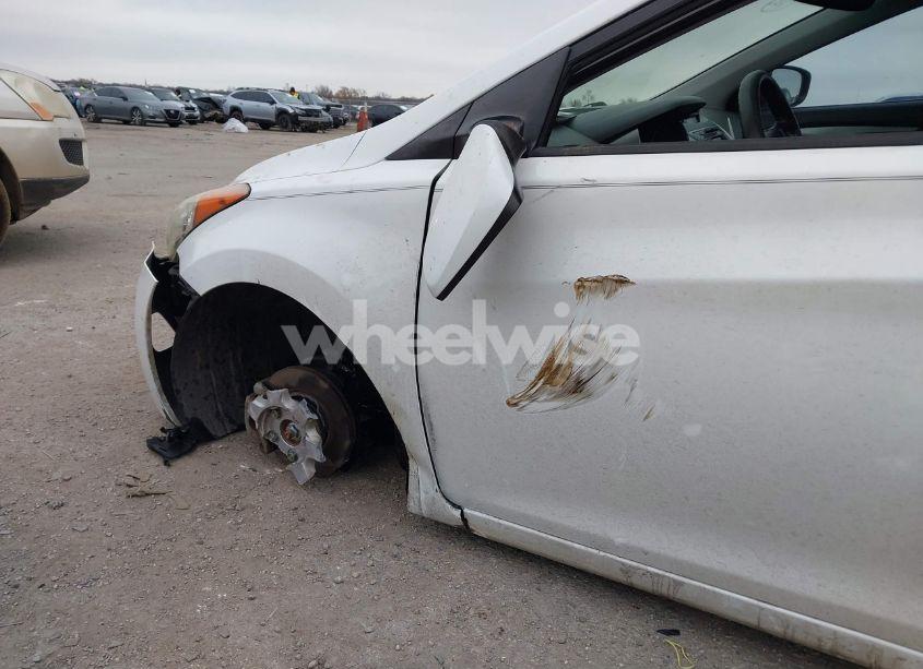 Photo 6 of 2013 Hyundai Elantra LIMITED (VIN 5NPDH4AE0DH252111)