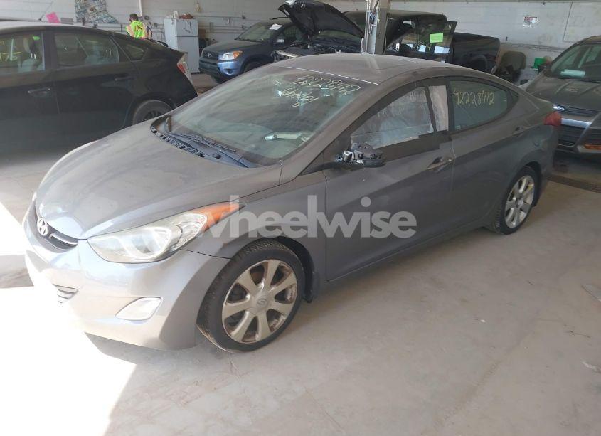 Photo 2 of 2013 Hyundai Elantra LIMITED (VIN 5NPDH4AE0DH268146)