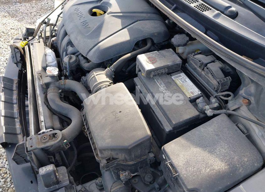 Photo 10 of 2013 Hyundai Elantra GLS (VIN 5NPDH4AE0DH302165)