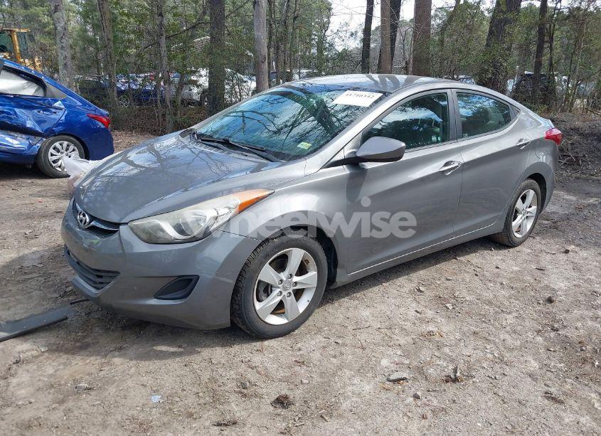 Photo 2 of 2013 Hyundai Elantra GLS (VIN 5NPDH4AE0DH373740)