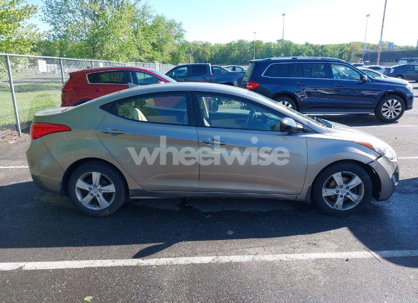 Photo 13 of 2013 Hyundai Elantra GLS (VIN 5NPDH4AE0DH414464)