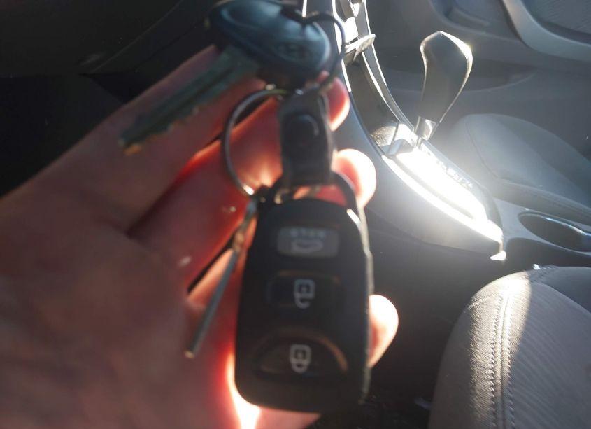 Photo 11 of 2013 Hyundai Elantra GLS (VIN 5NPDH4AE0DH420989)