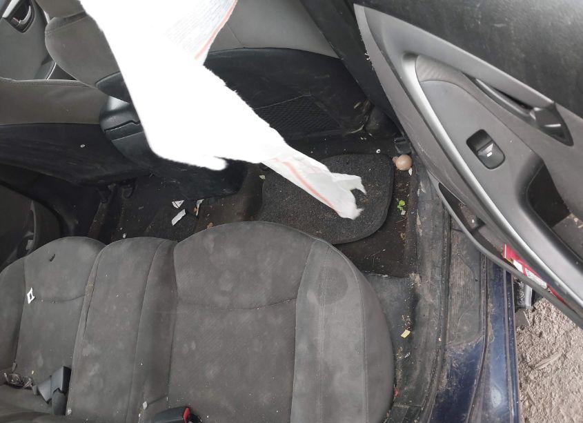 Photo 8 of 2013 Hyundai Elantra GLS (VIN 5NPDH4AE0DH439381)