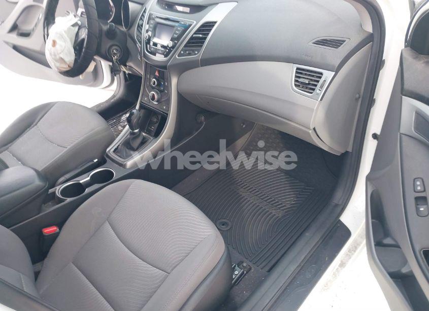 Photo 5 of 2014 Hyundai Elantra SE (VIN 5NPDH4AE0EH469918)