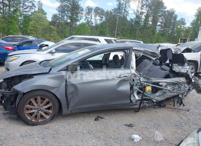 Photo 14 of 2014 Hyundai Elantra SE (VIN 5NPDH4AE0EH472379)