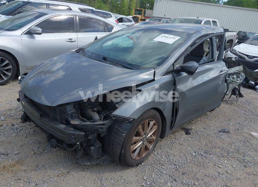 Photo 2 of 2014 Hyundai Elantra SE (VIN 5NPDH4AE0EH472379)