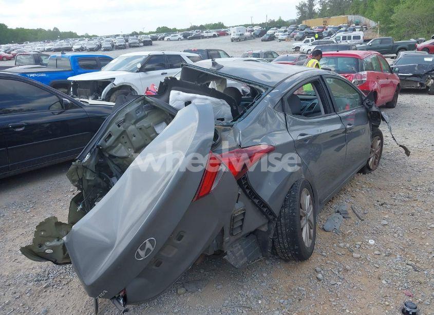 Photo 4 of 2014 Hyundai Elantra SE (VIN 5NPDH4AE0EH472379)