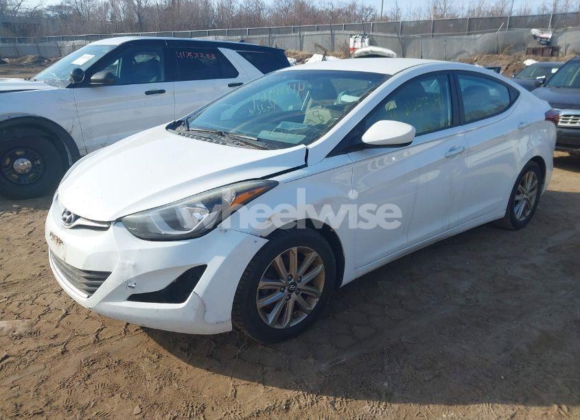 Photo 2 of 2014 Hyundai Elantra SE (VIN 5NPDH4AE0EH495029)