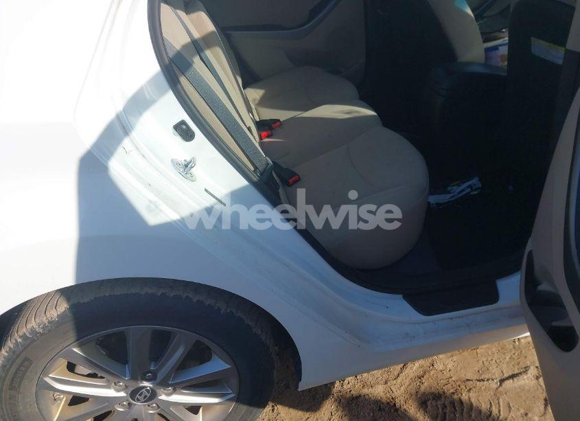 Photo 8 of 2014 Hyundai Elantra SE (VIN 5NPDH4AE0EH495029)