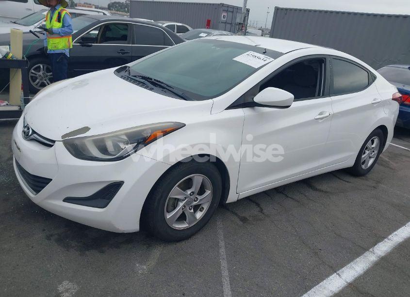 Photo 2 of 2014 Hyundai Elantra SE (VIN 5NPDH4AE0EH515716)