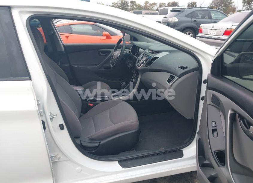 Photo 5 of 2014 Hyundai Elantra SE (VIN 5NPDH4AE0EH515716)
