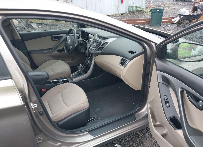 Photo 5 of 2015 Hyundai Elantra SE (VIN 5NPDH4AE0FH556798)