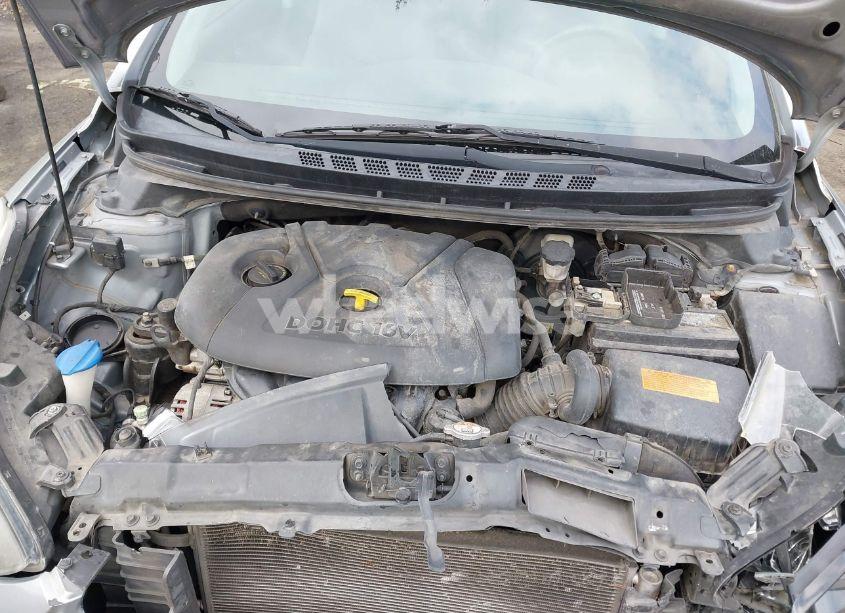 Photo 10 of 2015 Hyundai Elantra SE (VIN 5NPDH4AE0FH573133)