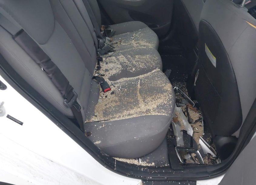 Photo 8 of 2015 Hyundai Elantra SE (VIN 5NPDH4AE0FH604641)