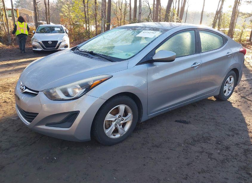 Photo 2 of 2015 Hyundai Elantra SE (VIN 5NPDH4AE0FH648722)
