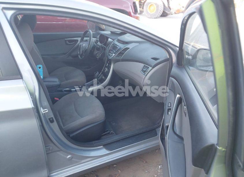 Photo 5 of 2016 Hyundai Elantra SE (VIN 5NPDH4AE0GH662928)