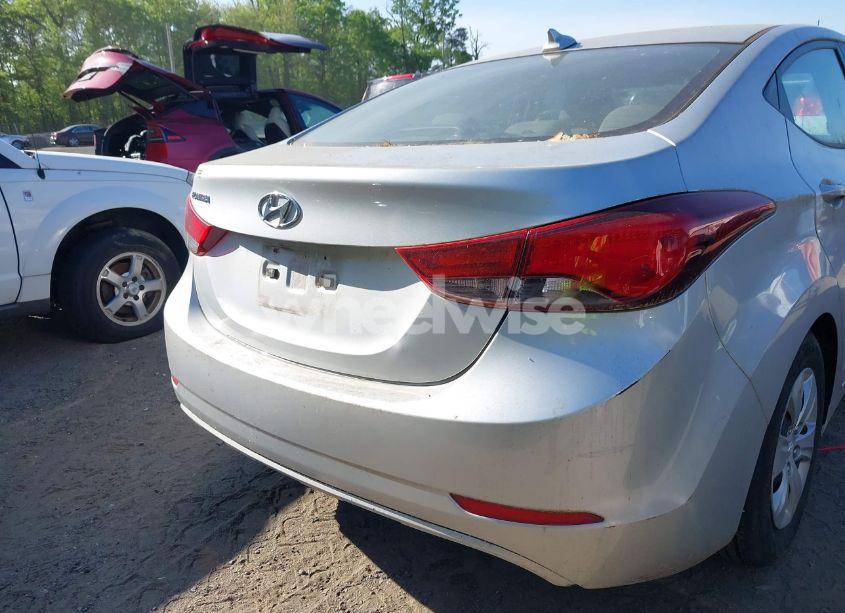 Photo 16 of 2016 Hyundai Elantra SE (VIN 5NPDH4AE0GH675873)