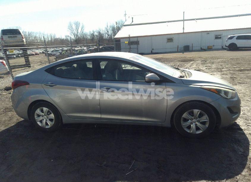 Photo 13 of 2016 Hyundai Elantra SE (VIN 5NPDH4AE0GH703168)