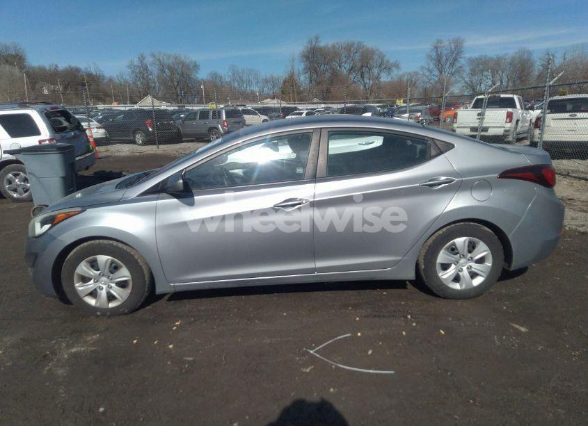Photo 14 of 2016 Hyundai Elantra SE (VIN 5NPDH4AE0GH703168)