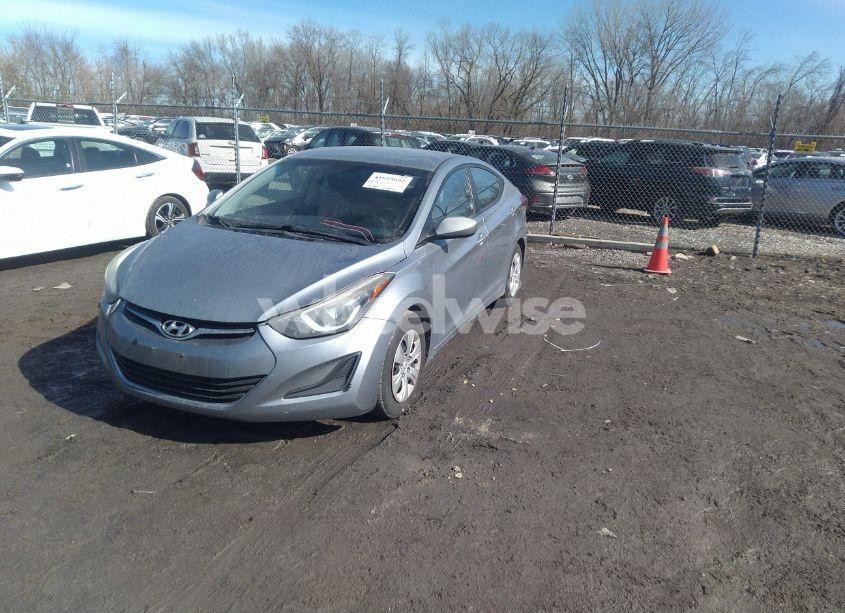 Photo 2 of 2016 Hyundai Elantra SE (VIN 5NPDH4AE0GH703168)