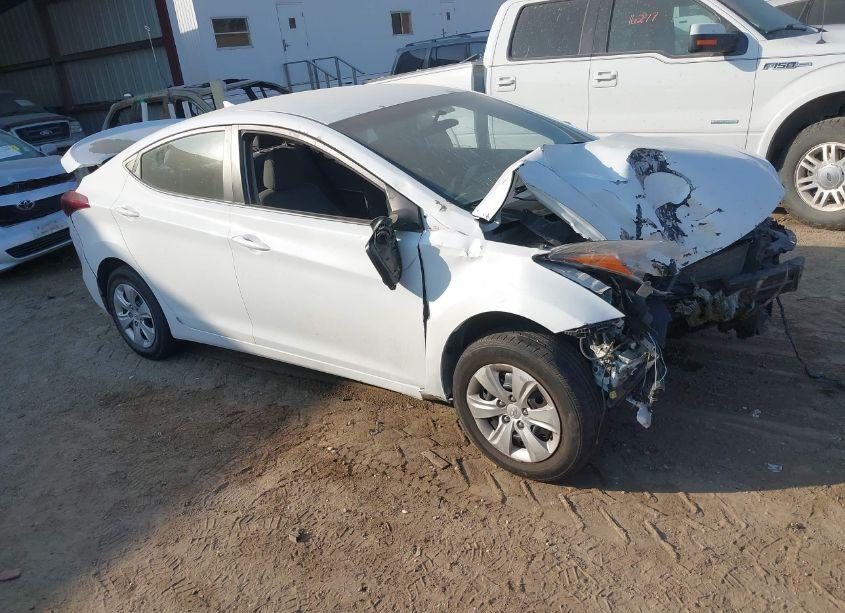 2016 Hyundai Elantra SE (VIN 5NPDH4AE0GH725686) main photo