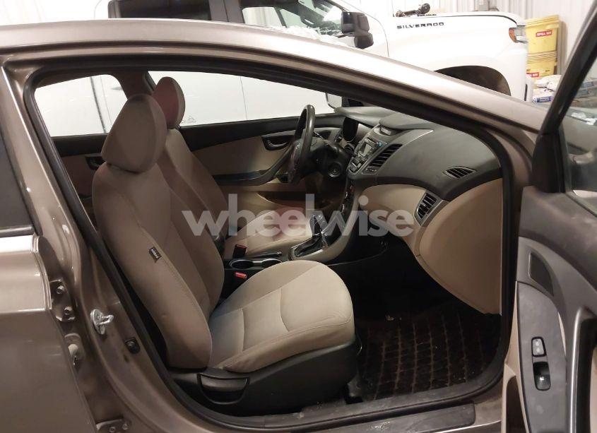 Photo 5 of 2016 Hyundai Elantra SE (VIN 5NPDH4AE0GH752404)