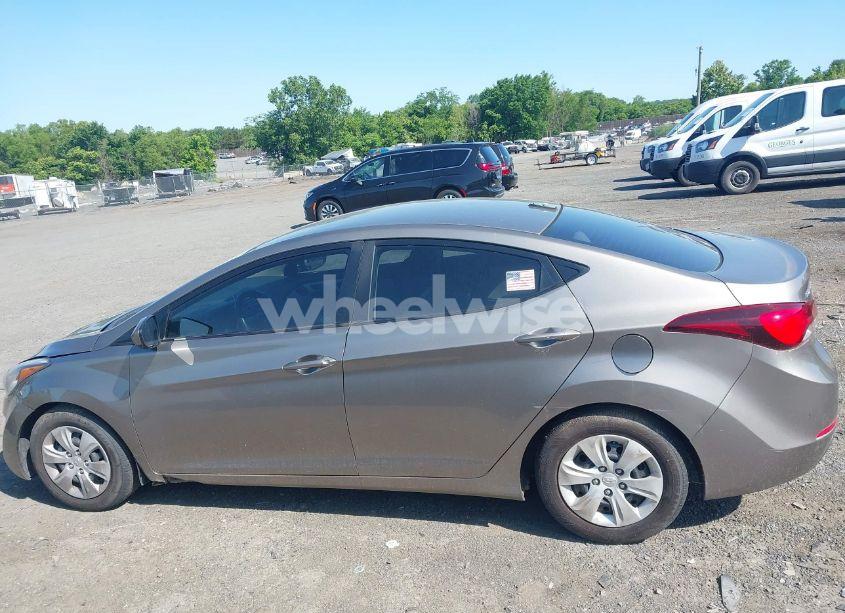 Photo 14 of 2016 Hyundai Elantra SE (VIN 5NPDH4AE0GH754606)