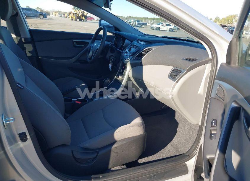 Photo 5 of 2016 Hyundai Elantra SE (VIN 5NPDH4AE0GH783961)