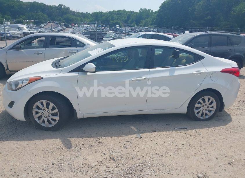 Photo 13 of 2013 Hyundai Elantra GLS (VIN 5NPDH4AE1DH196910)