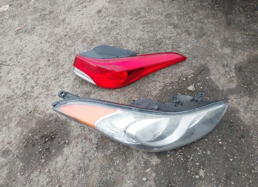 Photo 12 of 2013 Hyundai Elantra LIMITED (VIN 5NPDH4AE1DH253901)