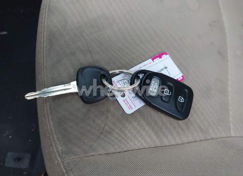 Photo 11 of 2013 Hyundai Elantra GLS (VIN 5NPDH4AE1DH428115)