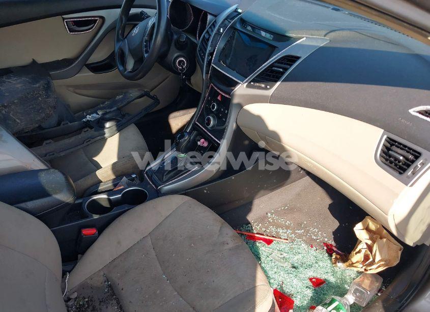 Photo 5 of 2014 Hyundai Elantra SE (VIN 5NPDH4AE1EH531813)