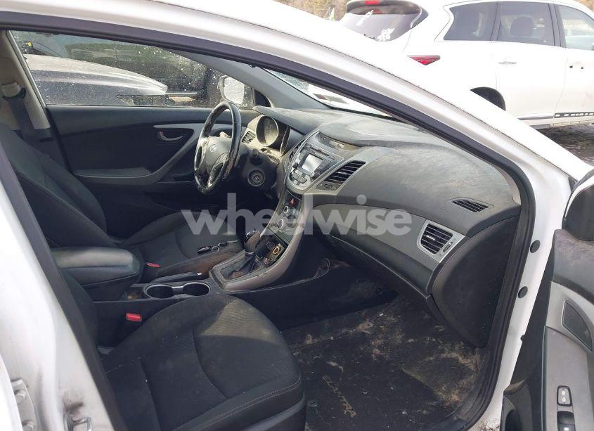 Photo 5 of 2015 Hyundai Elantra SE (VIN 5NPDH4AE1FH564697)