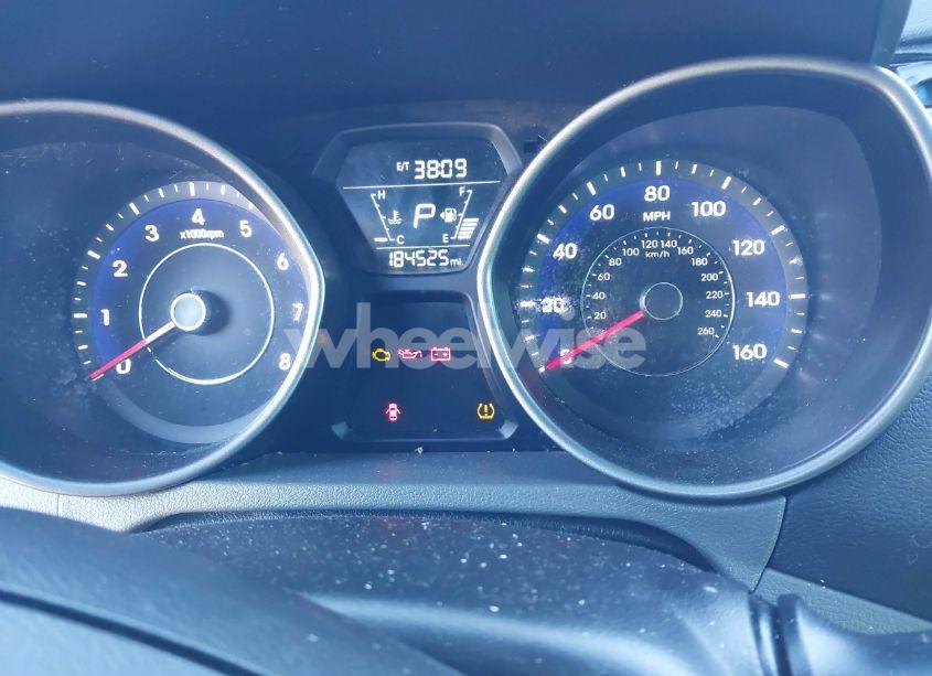 Photo 7 of 2015 Hyundai Elantra SE (VIN 5NPDH4AE1FH570001)