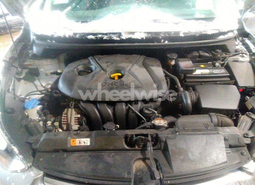 Photo 10 of 2015 Hyundai Elantra SE (VIN 5NPDH4AE1FH624980)