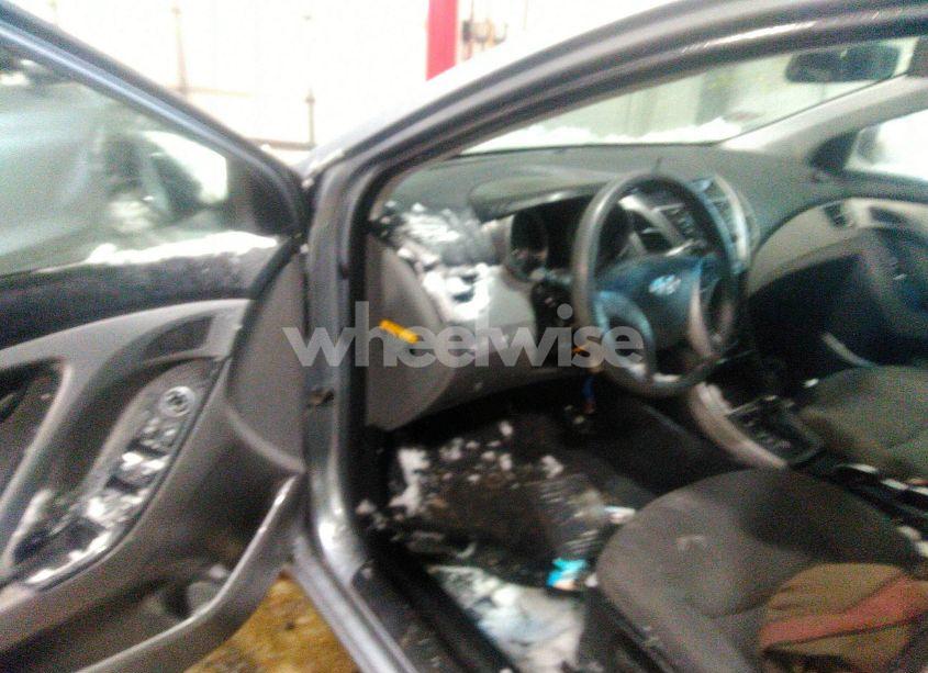 Photo 5 of 2015 Hyundai Elantra SE (VIN 5NPDH4AE1FH624980)