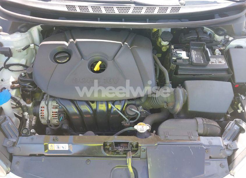 Photo 10 of 2015 Hyundai Elantra SE (VIN 5NPDH4AE1FH631203)
