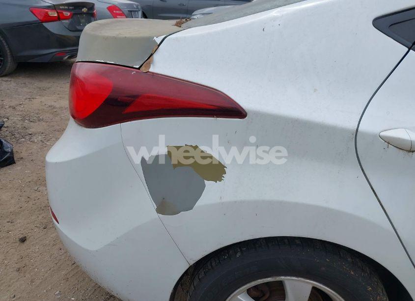 Photo 6 of 2015 Hyundai Elantra SE (VIN 5NPDH4AE1FH637065)