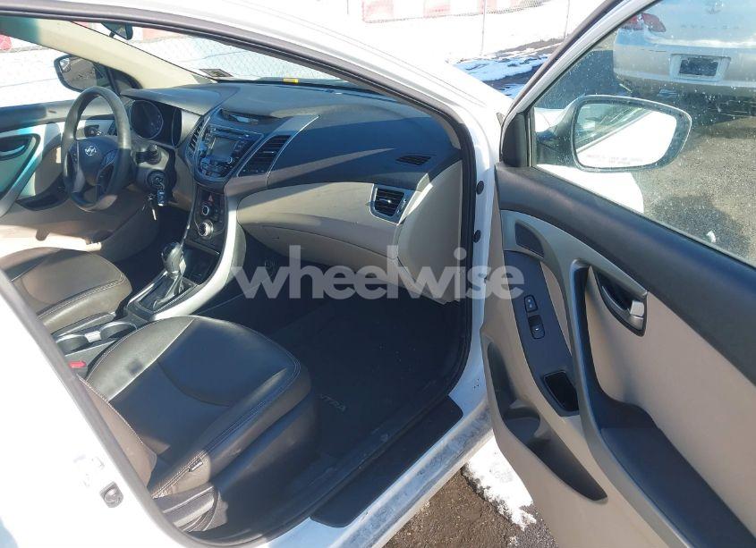 Photo 5 of 2016 Hyundai Elantra SE (VIN 5NPDH4AE1GH653980)