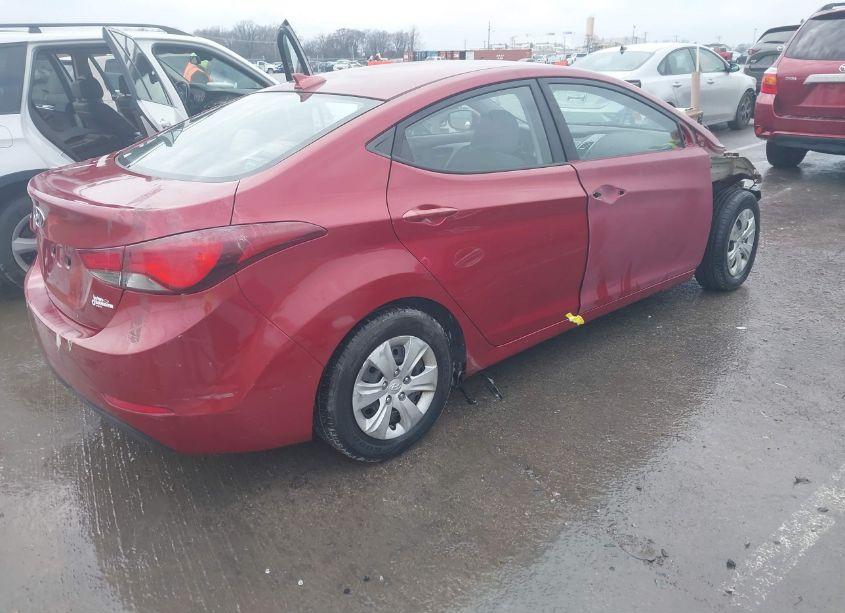 Photo 4 of 2016 Hyundai Elantra SE (VIN 5NPDH4AE1GH672917)