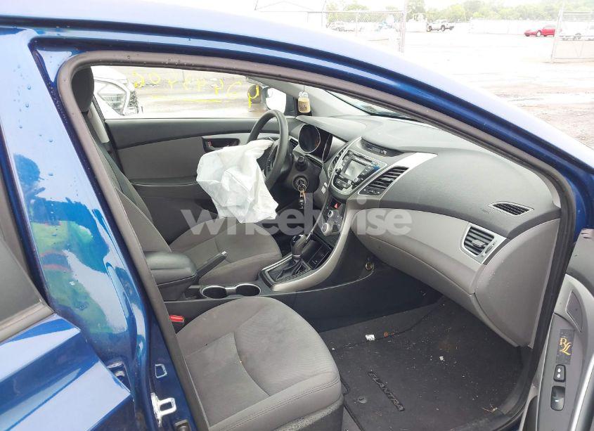 Photo 5 of 2016 Hyundai Elantra SE (VIN 5NPDH4AE1GH732999)