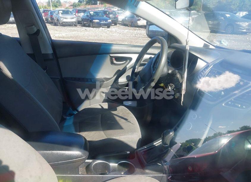 Photo 5 of 2016 Hyundai Elantra SE (VIN 5NPDH4AE1GH733019)