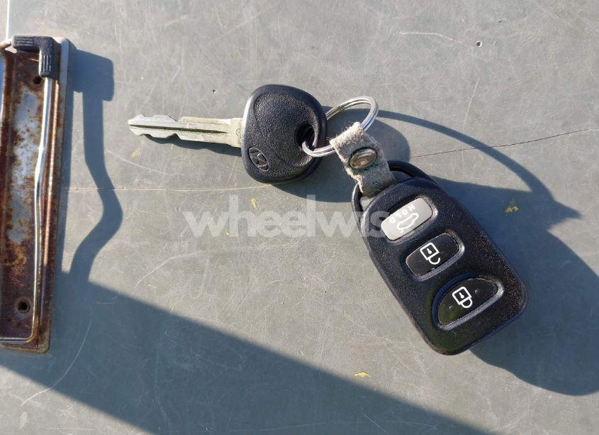 Photo 11 of 2012 Hyundai Elantra GLS (VIN 5NPDH4AE2CH079609)